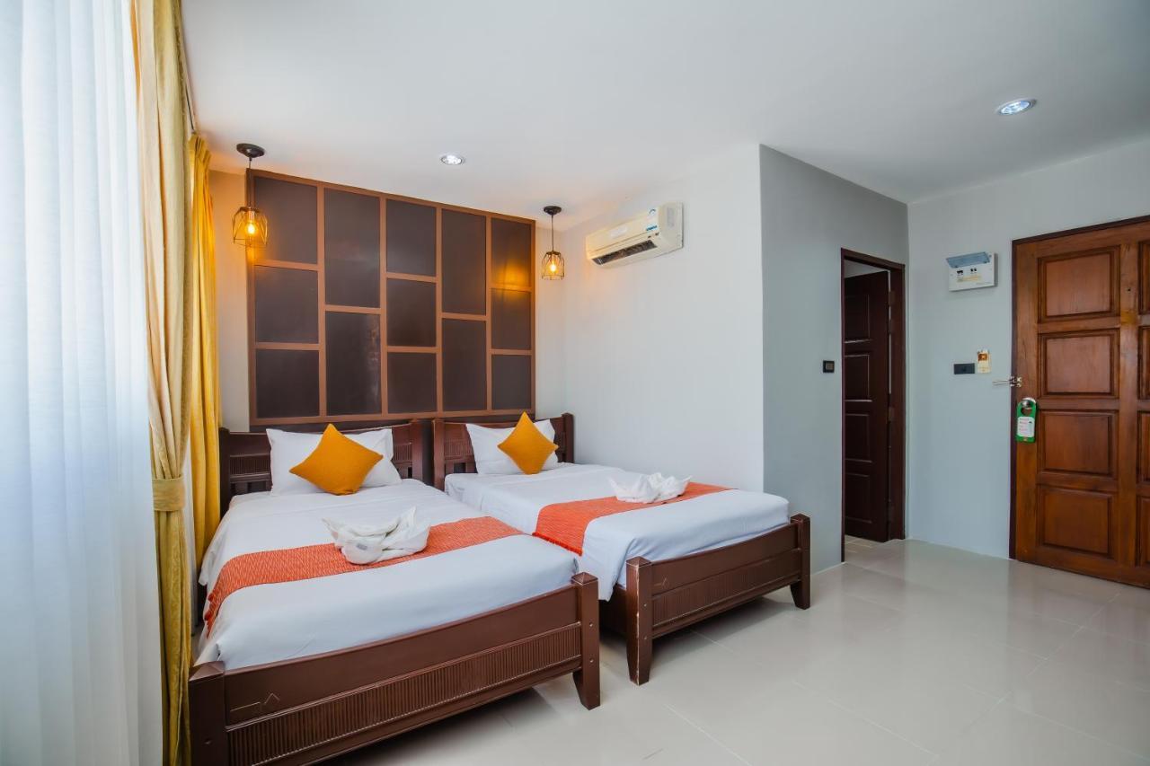 Time Out Hotel Patong Exterior foto