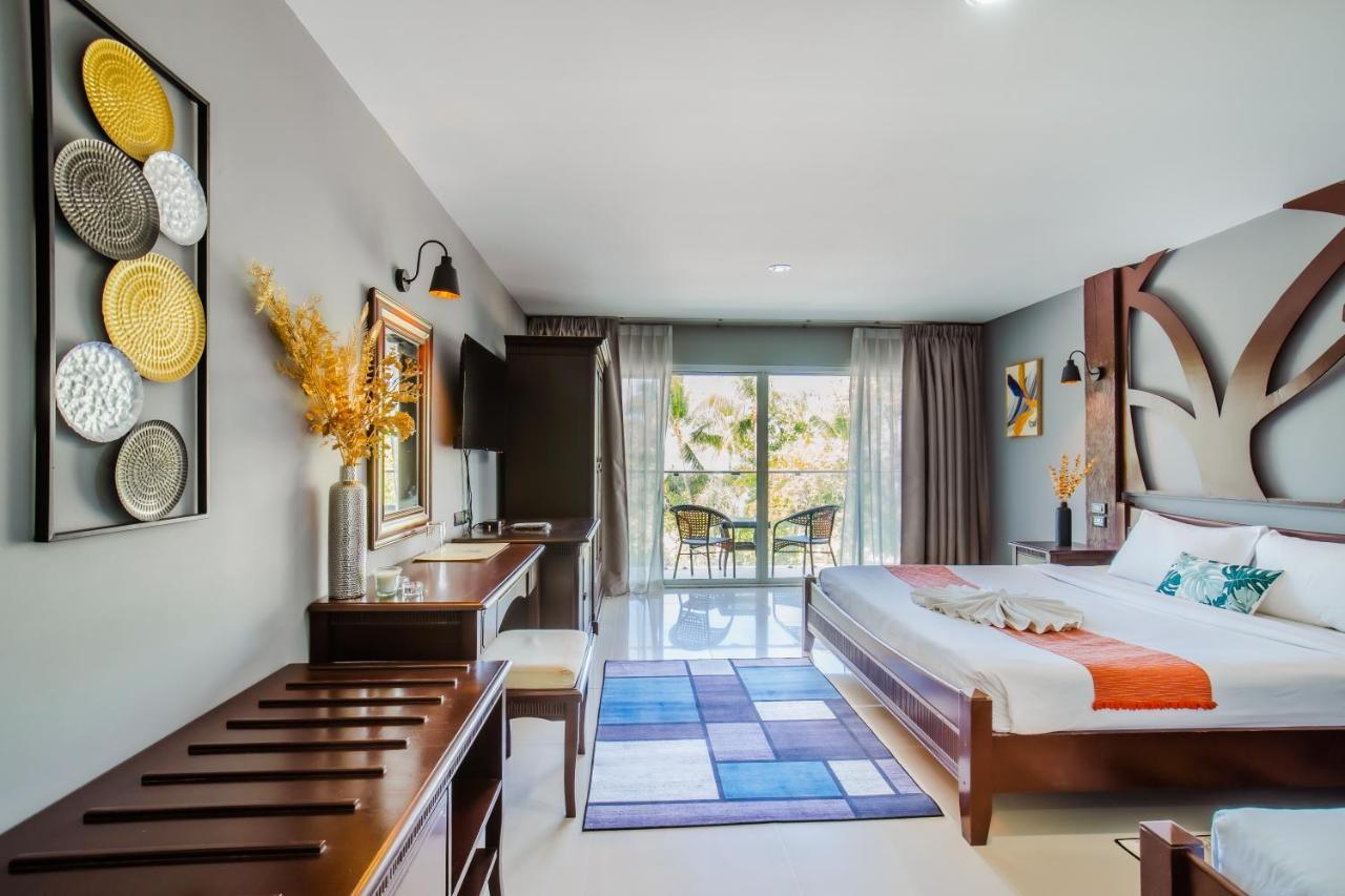 Time Out Hotel Patong Exterior foto