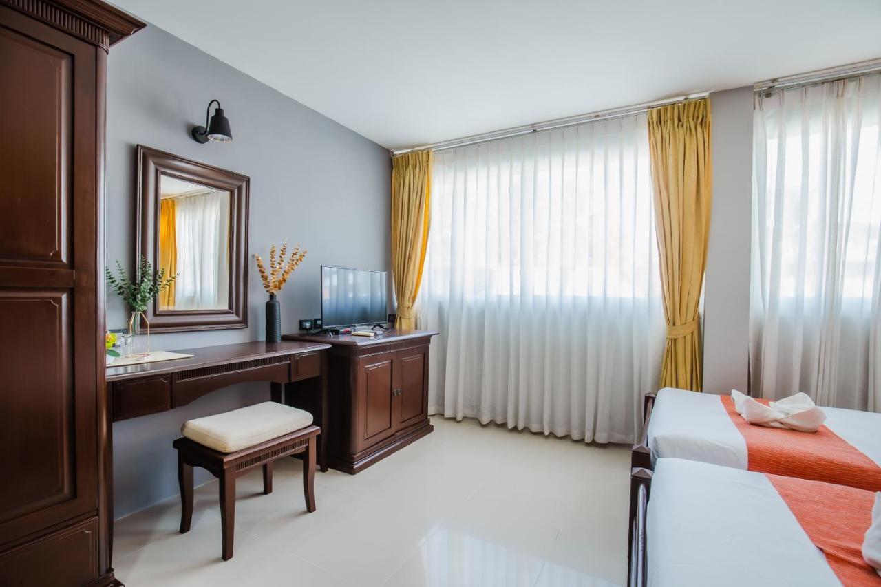 Time Out Hotel Patong Exterior foto